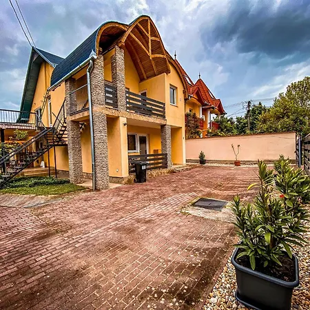 Aranypatak Apartmanhaz Apartment *