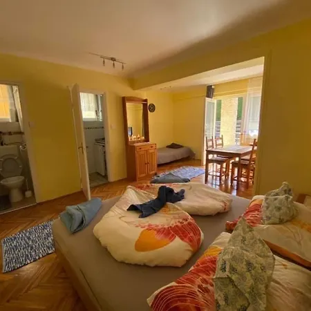 Aranypatak Apartmanhaz *