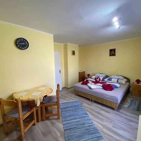 Aranypatak Apartmanhaz * Heviz